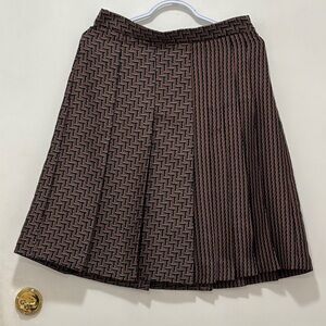 Diane Von Furstenberg Geometric Pleated Two Pattern Skirt. Size 8